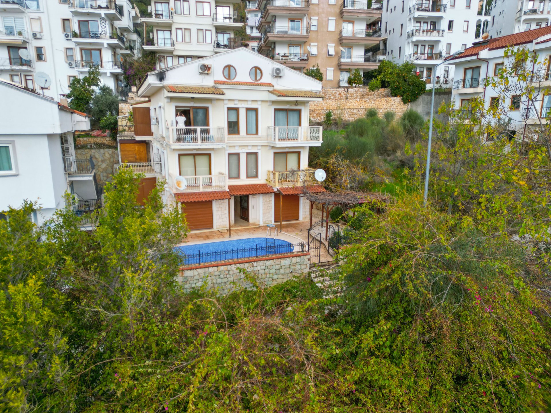 Deniz Manzaralı ve Havuzlu Dubleks 2+2 Daire