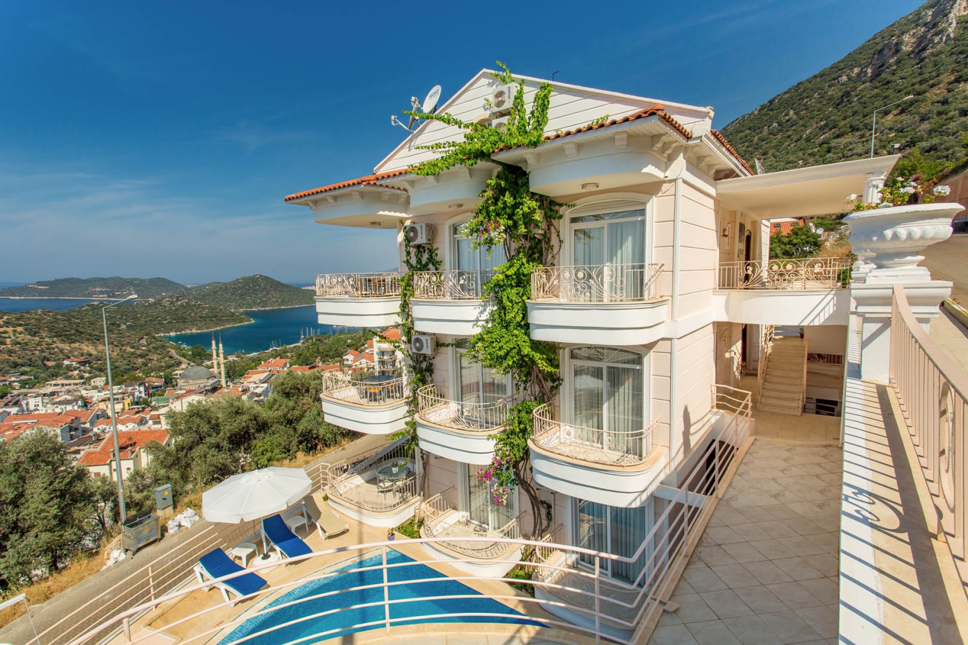 Kaş Merkezde Satılık Apart Otel